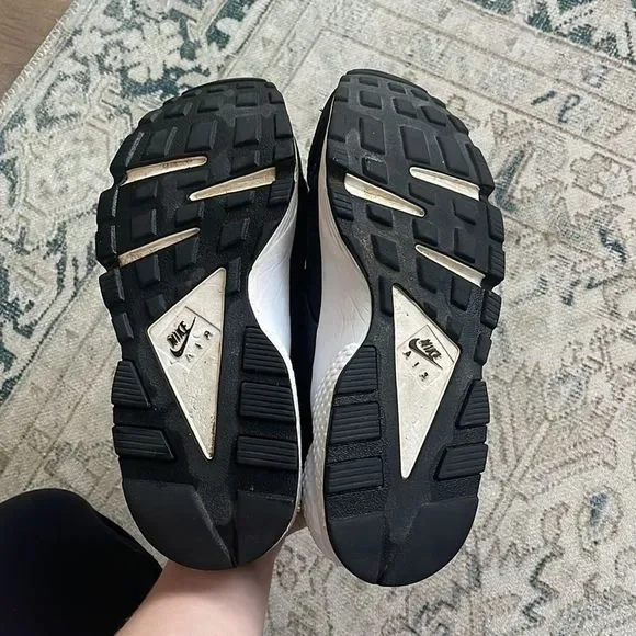 Nike Air Huarache  - Picture 9 of 10